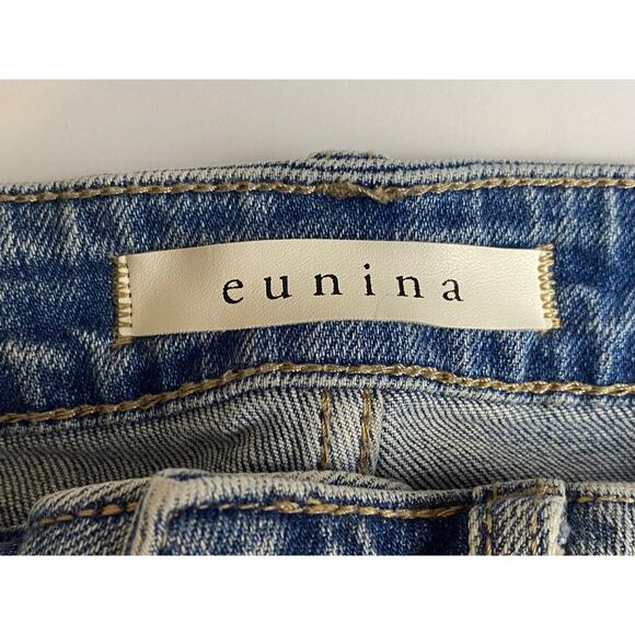 Eunina Women's Medium Wash Distressed Tapered Leg High Rise Jeans Size 0 - Picture 3 of 11